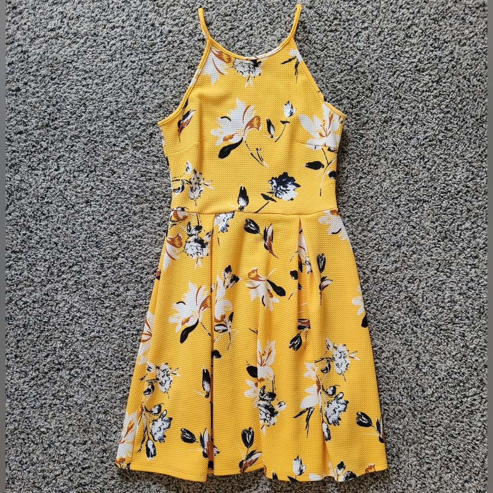 Soprano Textured Floral Mini Dress